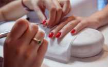 Причины, почему гель-лак быстро отслаивается от ногтя