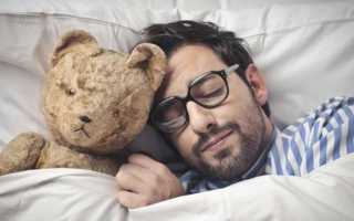 Как жить с маменькиным сынком: что делать и как с ним жить?